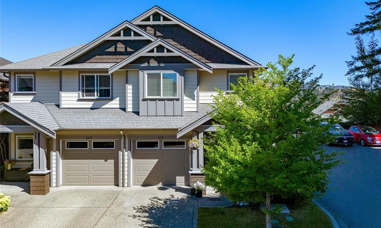 111-2957 Alouette Drive
