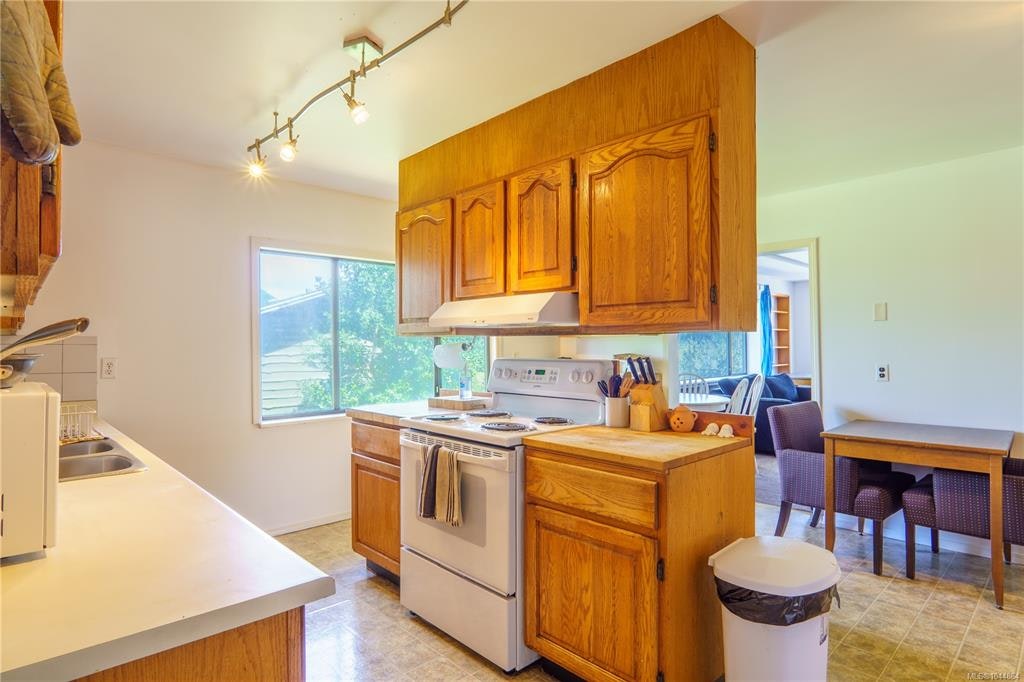269 Matterson Drive, Ucluelet, BC, V0R 3A0 - 12