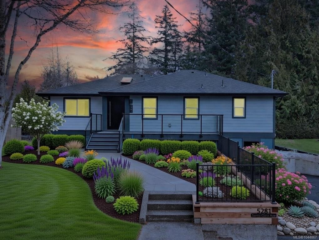 5281 Santa Clara Avenue, Saanich, BC, V8Y 1W6