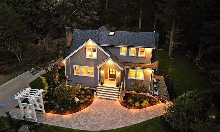 2535 Queenswood Drive