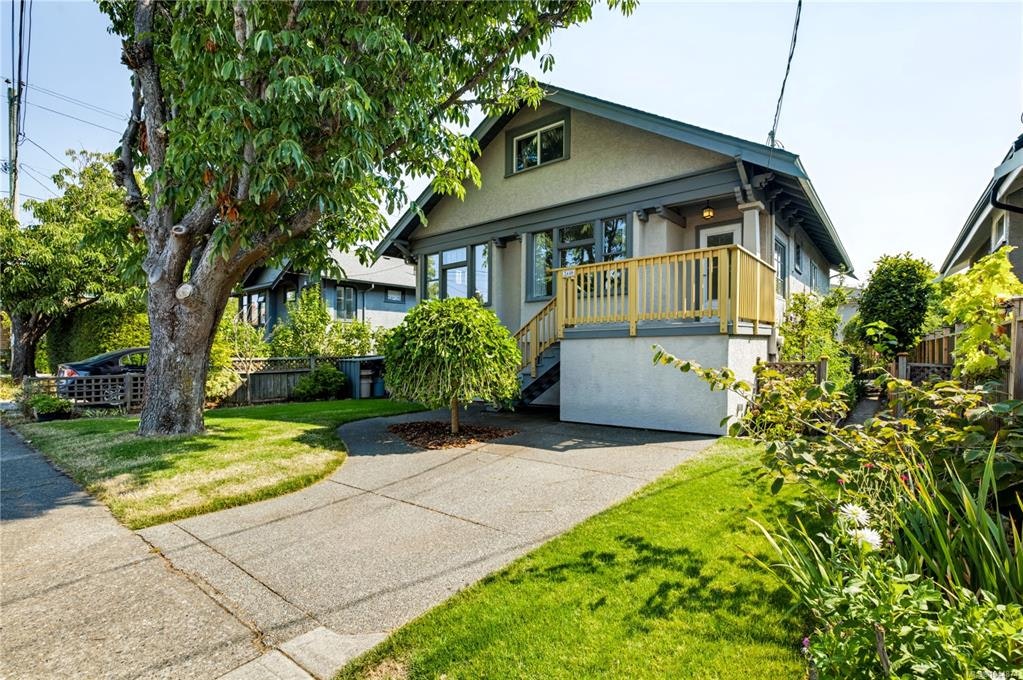 2449 Oregon Avenue, Victoria, BC, V8R 3V8