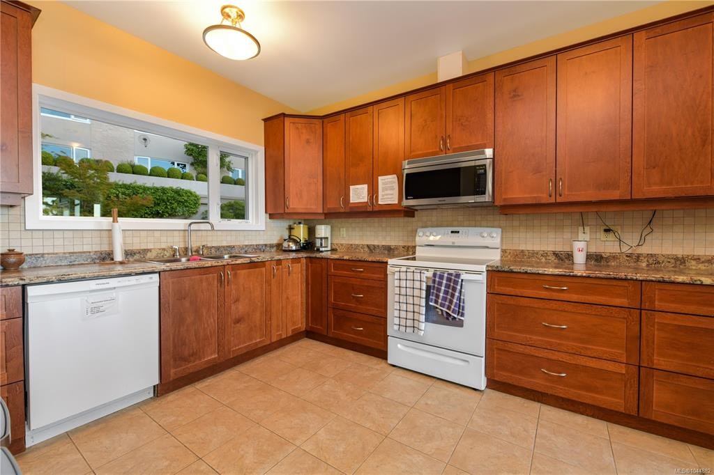 109-2829 Arbutus Road, Saanich, BC, V8N 5X5 - 34