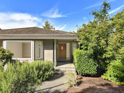 109-2829 Arbutus Road - 2