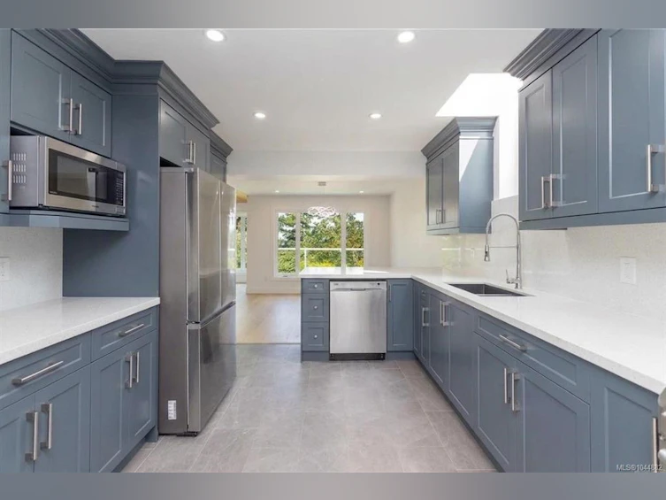 109-2829 Arbutus Road, Saanich, BC, V8N 5X5 - 3