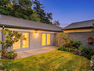 6-735 Moss Street - 2