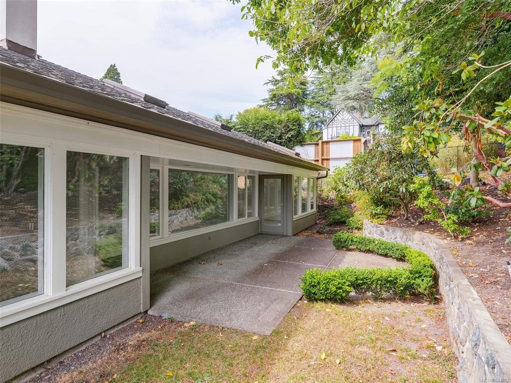 6-735 Moss Street - 3