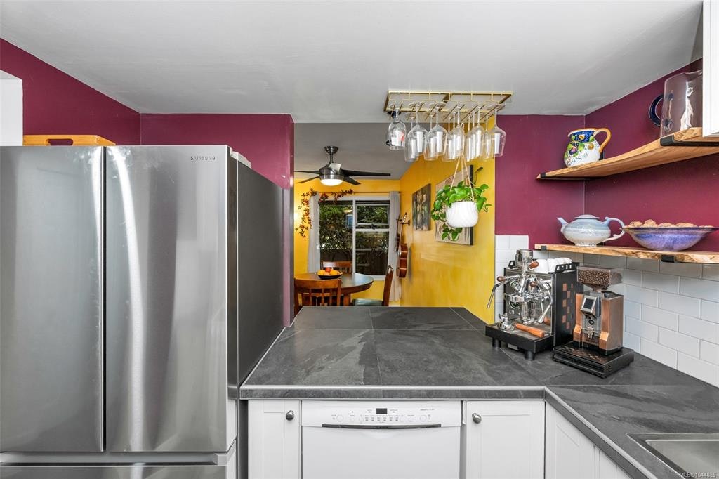 102-1223 Johnson Street - 2