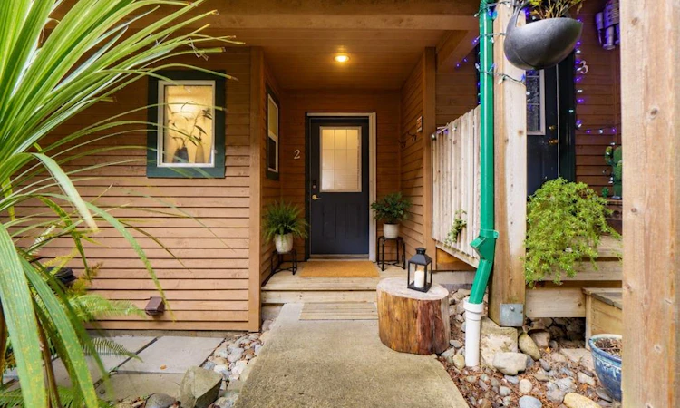 2-1553 Larch Road