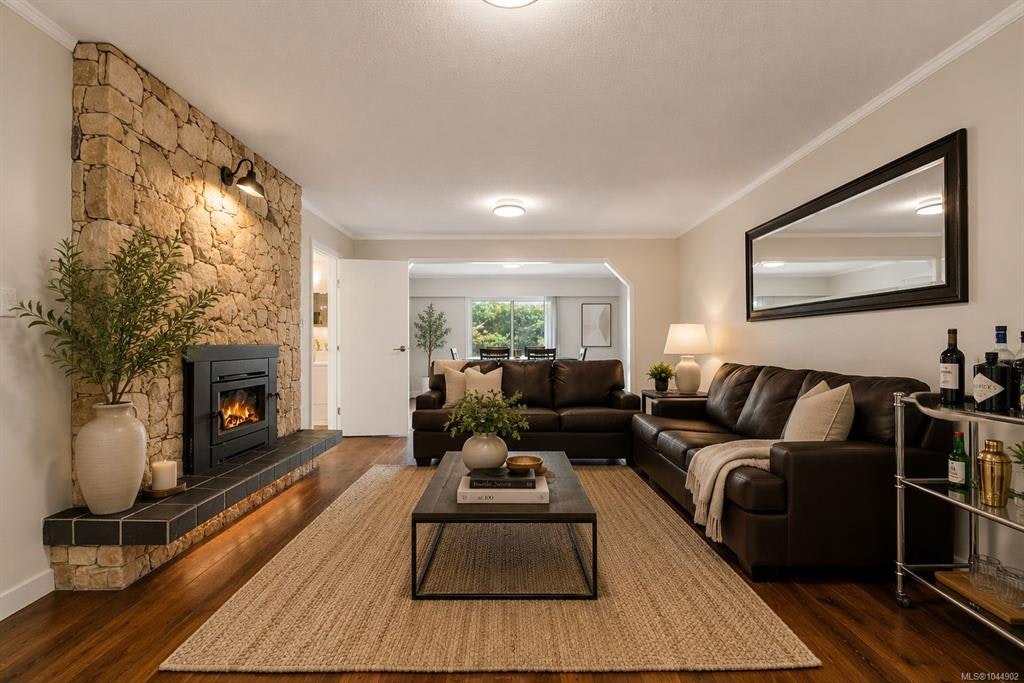 B-4450 Tyndall Avenue, Saanich, BC, V8N 3S1