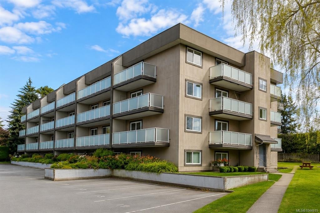 203-3240 Glasgow Avenue, Saanich, BC, V8X 1M2