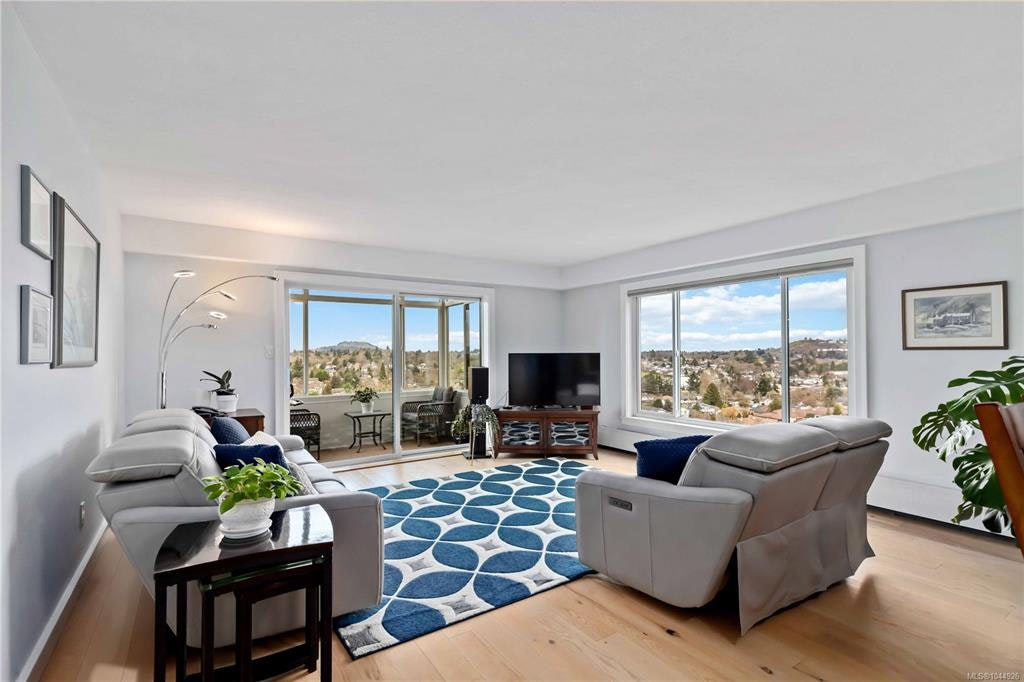 501-2920 Cook Street, Victoria, BC, V8T 3S7 - 3