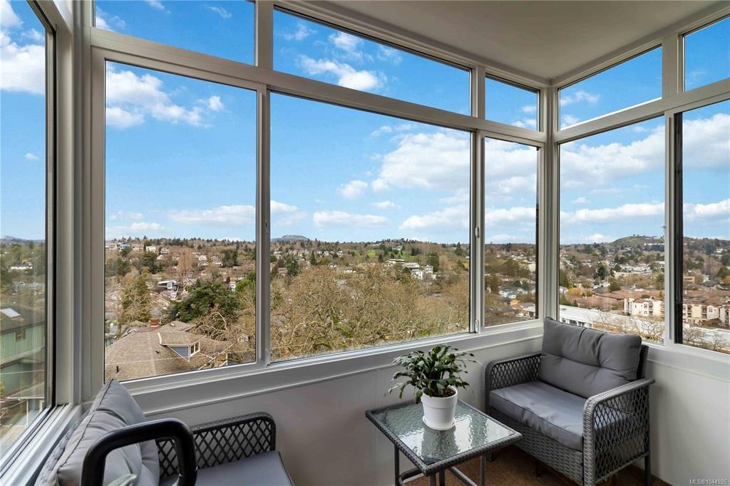 501-2920 Cook Street, Victoria, BC, V8T 3S7 - 2