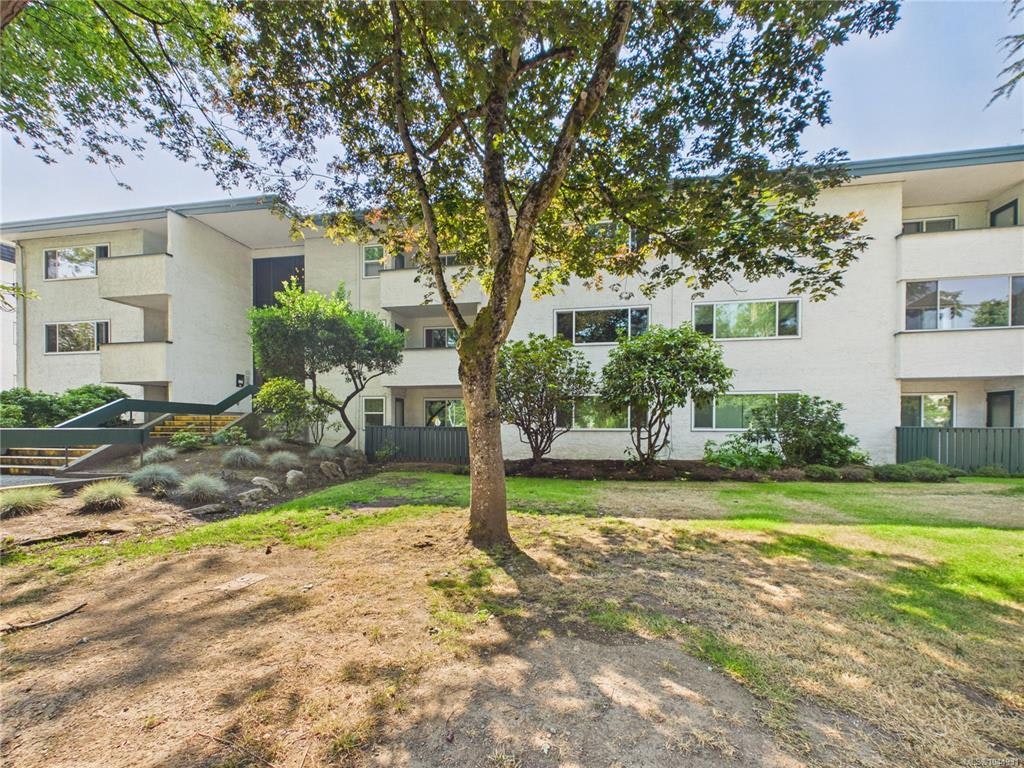 302-3880 Shelbourne Street, Saanich, BC, V8P 4H7