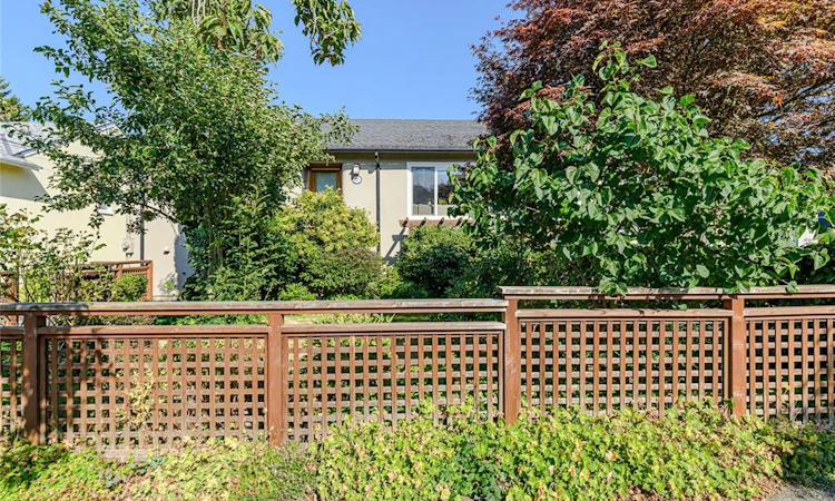 129 Moss Street