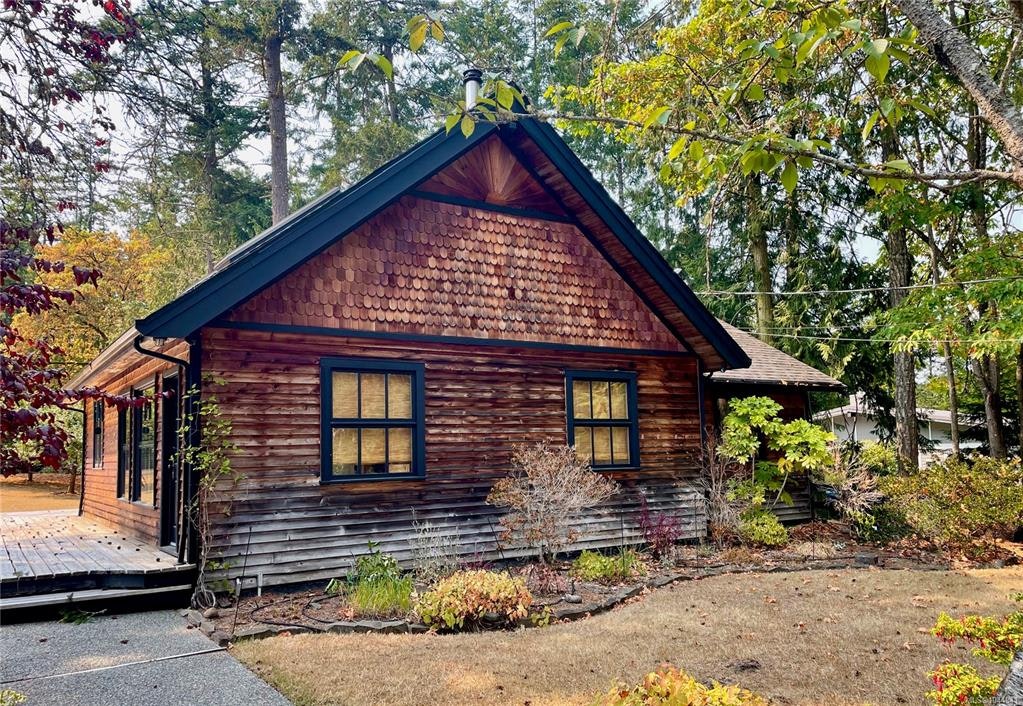 649 Woodcreek Drive, North Saanich, BC, V8L 5K5
