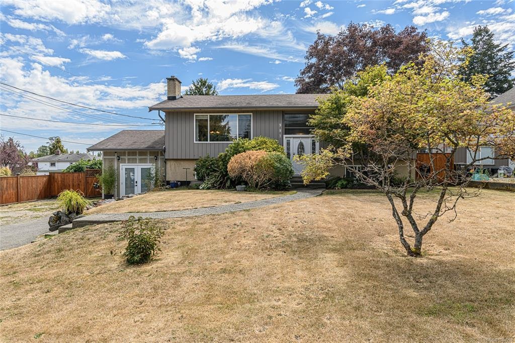 987 Nicholson Street, Saanich, BC, V8X 3K9