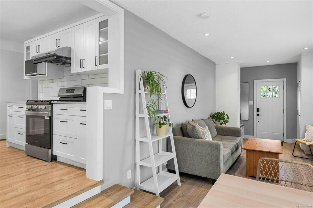 1685 Midgard Avenue, Saanich, BC, V8P 2Y4