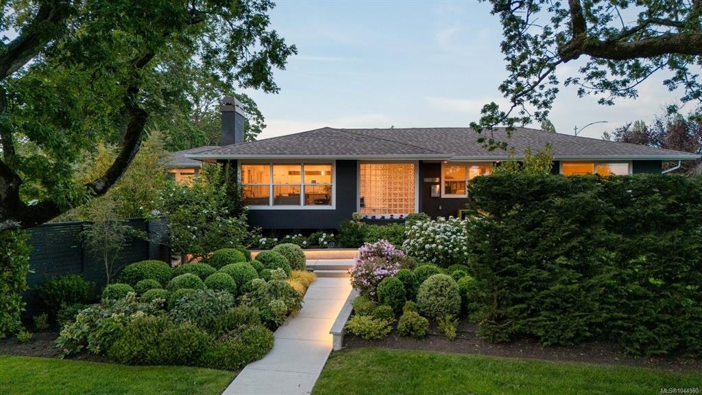 3311 Gibbs Road, Oak Bay, BC, V8P 4Y5