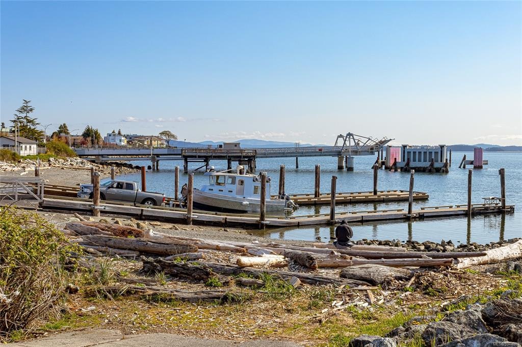 204-9725 Fourth Street, Sidney, BC, V8L 2Y8 - 23