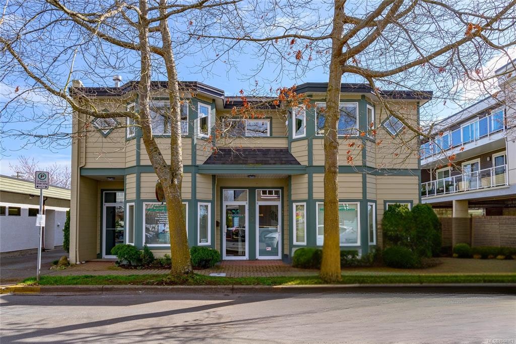 204-9725 Fourth Street, Sidney, BC, V8L 2Y8