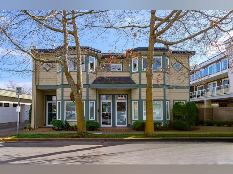 204-9725 Fourth Street, Sidney, BC, V8L 2Y8