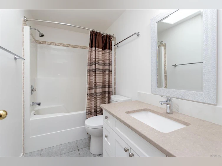 204-9725 Fourth Street, Sidney, BC, V8L 2Y8 - 14