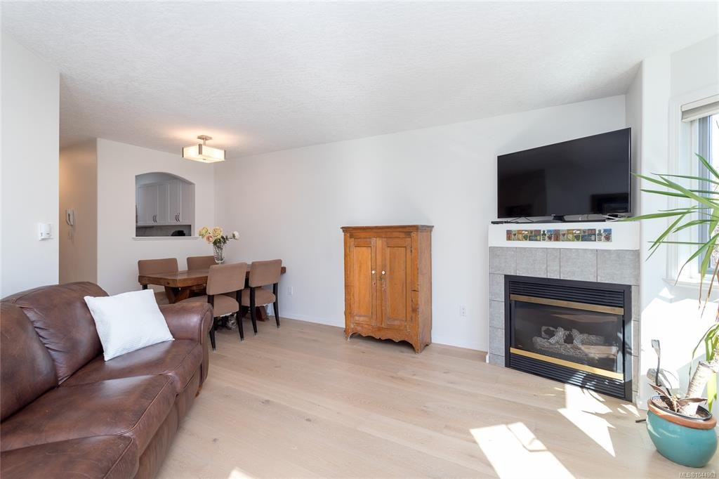 204-9725 Fourth Street, Sidney, BC, V8L 2Y8 - 6