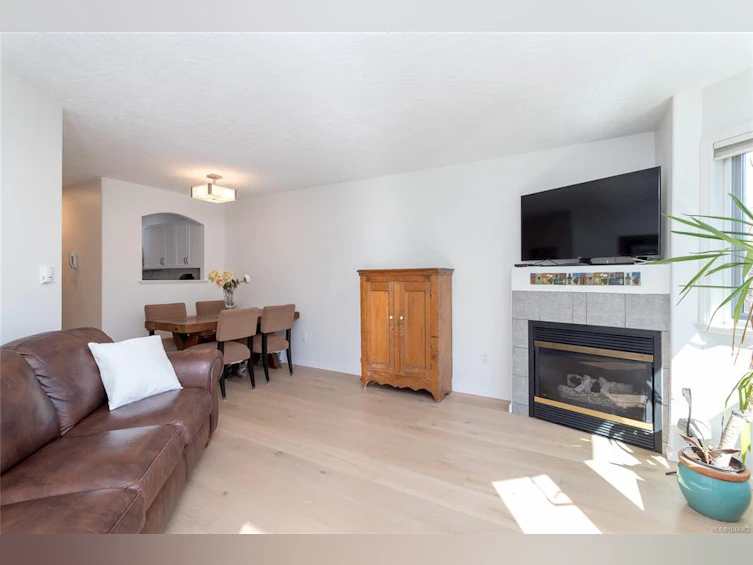 204-9725 Fourth Street, Sidney, BC, V8L 2Y8 - 6