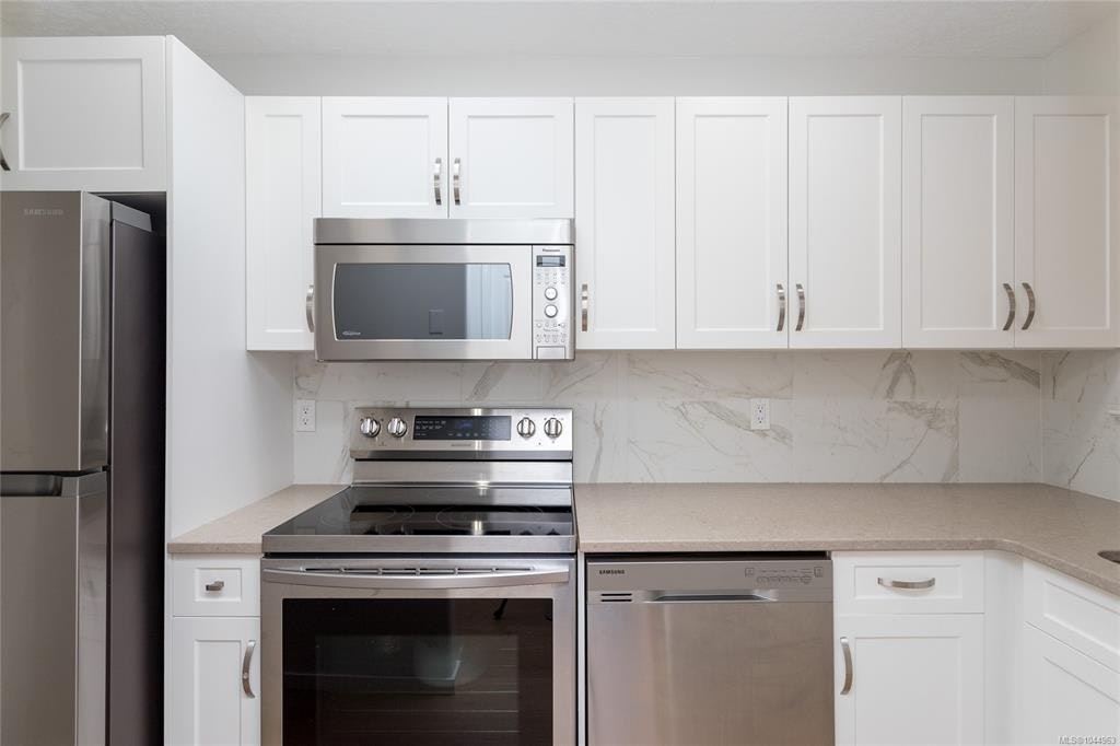 204-9725 Fourth Street, Sidney, BC, V8L 2Y8 - 8