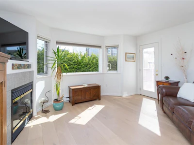 204-9725 Fourth Street - 3