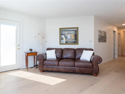 204-9725 Fourth Street - 5
