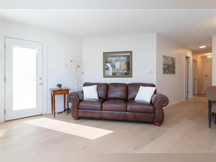 204-9725 Fourth Street, Sidney, BC, V8L 2Y8 - 5