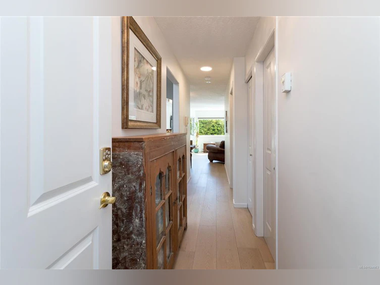 204-9725 Fourth Street, Sidney, BC, V8L 2Y8 - 15