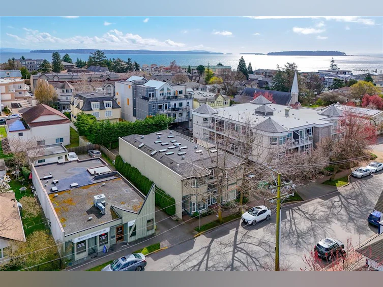 204-9725 Fourth Street, Sidney, BC, V8L 2Y8 - 18