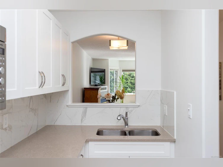 204-9725 Fourth Street, Sidney, BC, V8L 2Y8 - 10