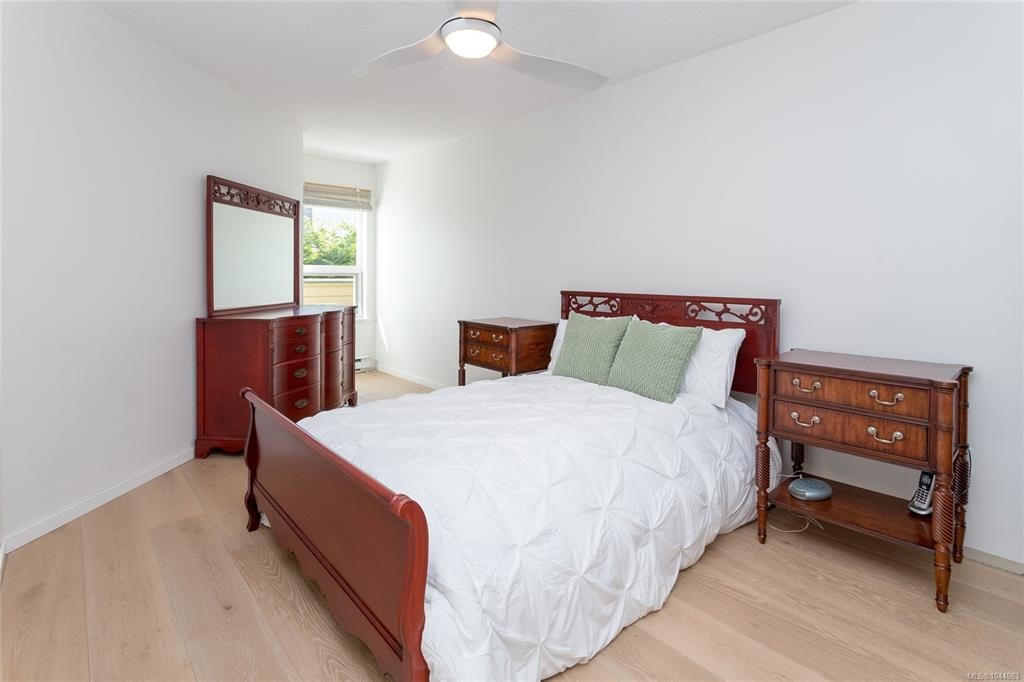 204-9725 Fourth Street, Sidney, BC, V8L 2Y8 - 11
