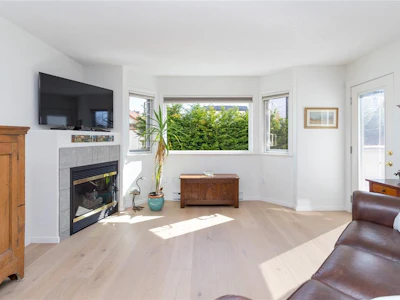 204-9725 Fourth Street - 4