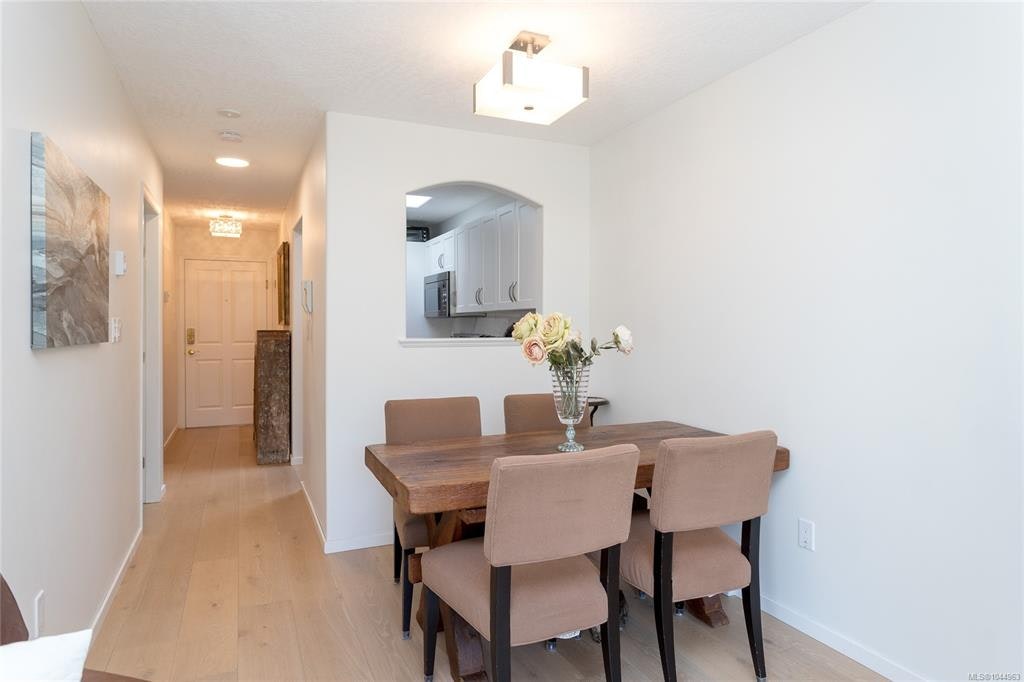 204-9725 Fourth Street, Sidney, BC, V8L 2Y8 - 7