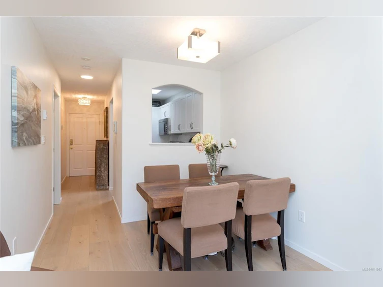 204-9725 Fourth Street, Sidney, BC, V8L 2Y8 - 7