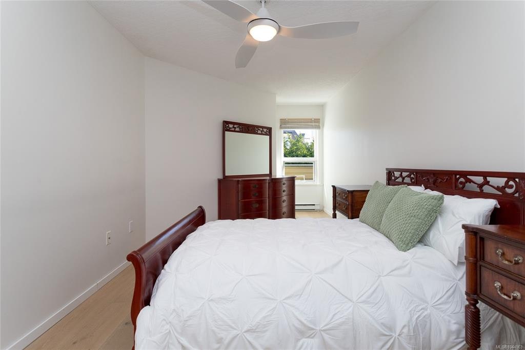 204-9725 Fourth Street, Sidney, BC, V8L 2Y8 - 12