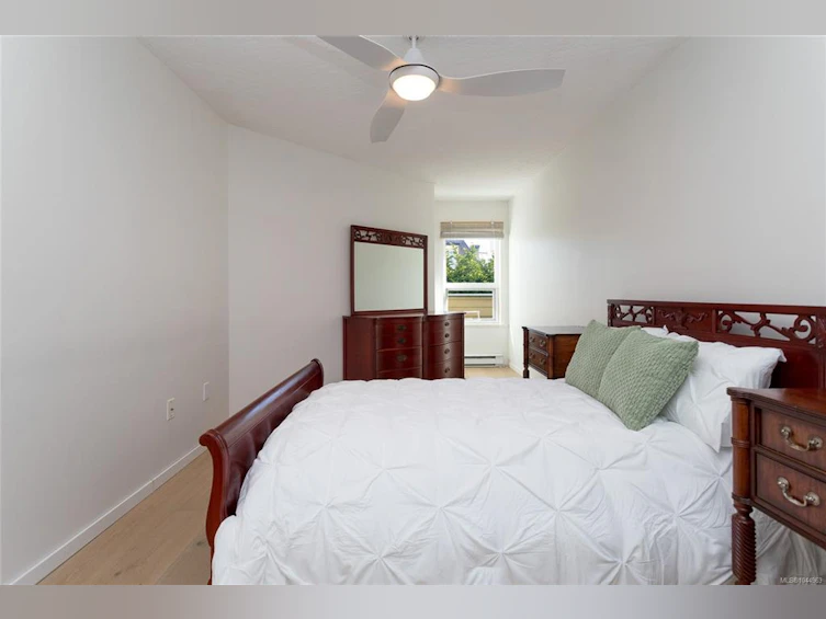 204-9725 Fourth Street, Sidney, BC, V8L 2Y8 - 12