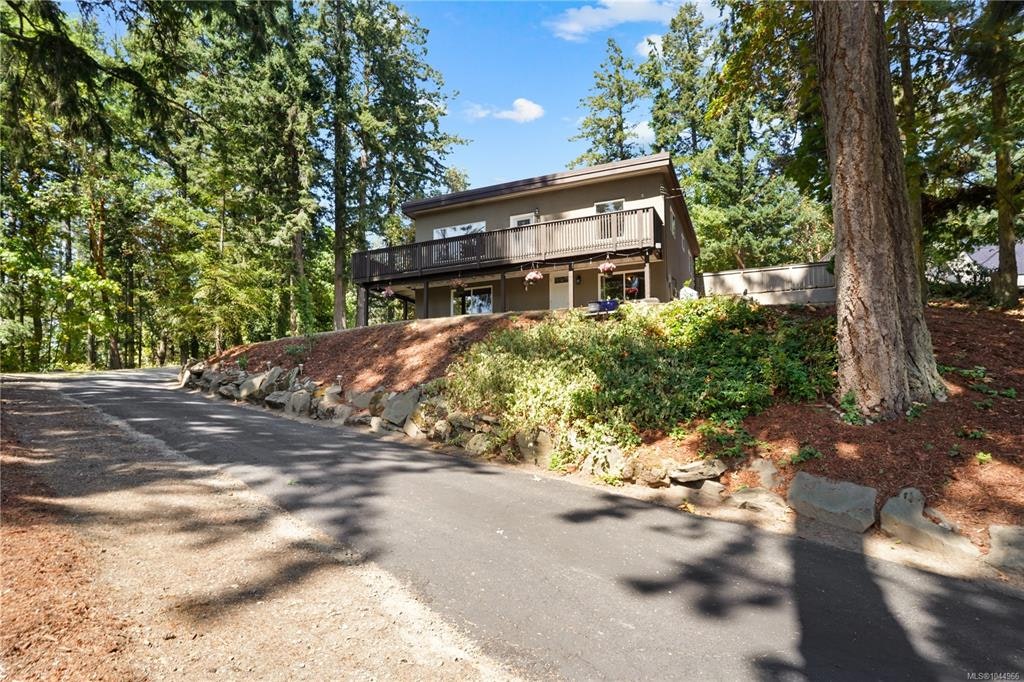 1084 Tatlow Road, North Saanich, BC, V8L 5P3