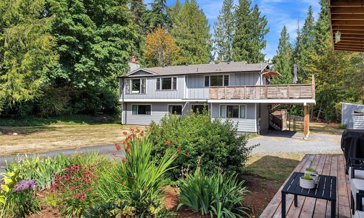 1127 Stuart Crescent