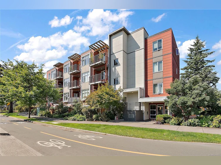 102-4030 Borden Street, Saanich, BC, V8X 2E9