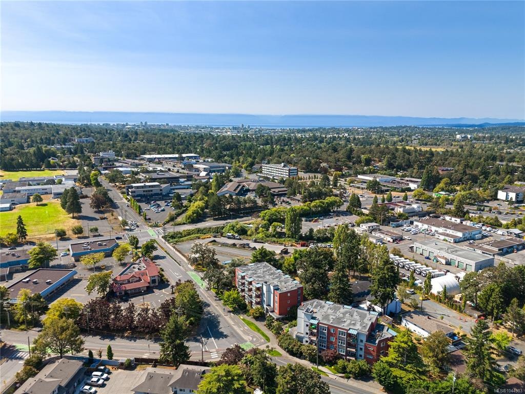 102-4030 Borden Street, Saanich, BC, V8X 2E9 - 27