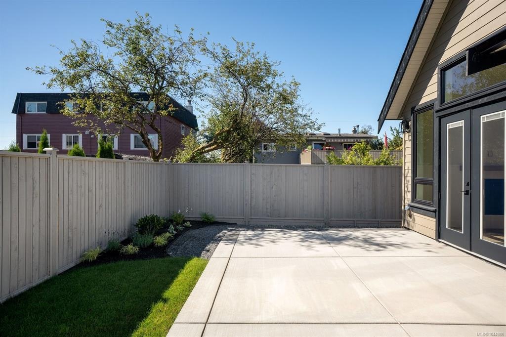 10011 Chicory Place, Sidney, BC, V8L 3N6 - 29