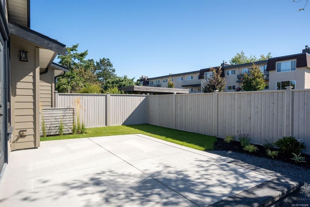 10011 Chicory Place, Sidney, BC, V8L 3N6 - 30