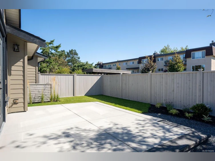 10011 Chicory Place, Sidney, BC, V8L 3N6 - 30