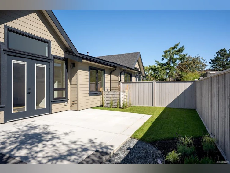 10011 Chicory Place, Sidney, BC, V8L 3N6 - 28