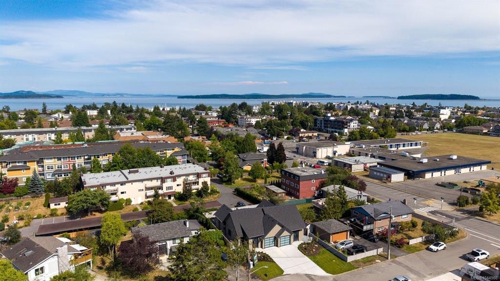 10011 Chicory Place, Sidney, BC, V8L 3N6 - 32